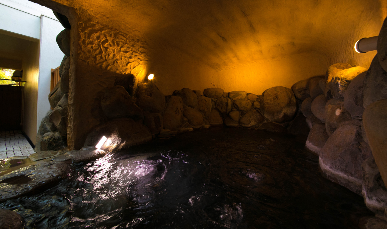 洞窟風呂“鬼の岩屋”